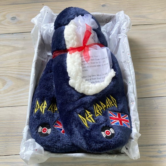 GIFT SET Def Leppard Slippers Womens 7 Calming FOOT SOAK Salt Mint Green Tea - Picture 2 of 11